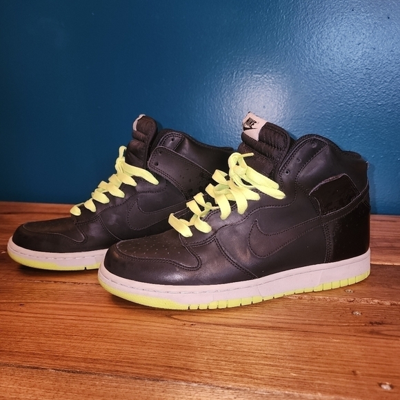 Nike Black and Neon Green Men's Shoes - Picture 3 of 15